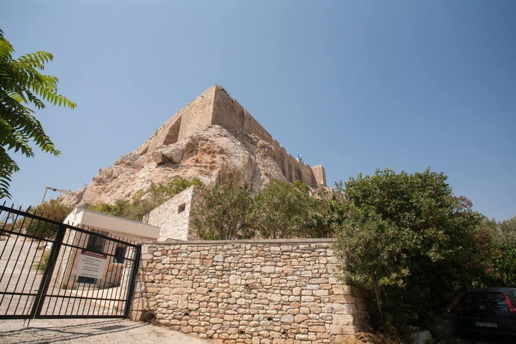 At The Foot Of Acropolis. Vila Atenas Exterior foto