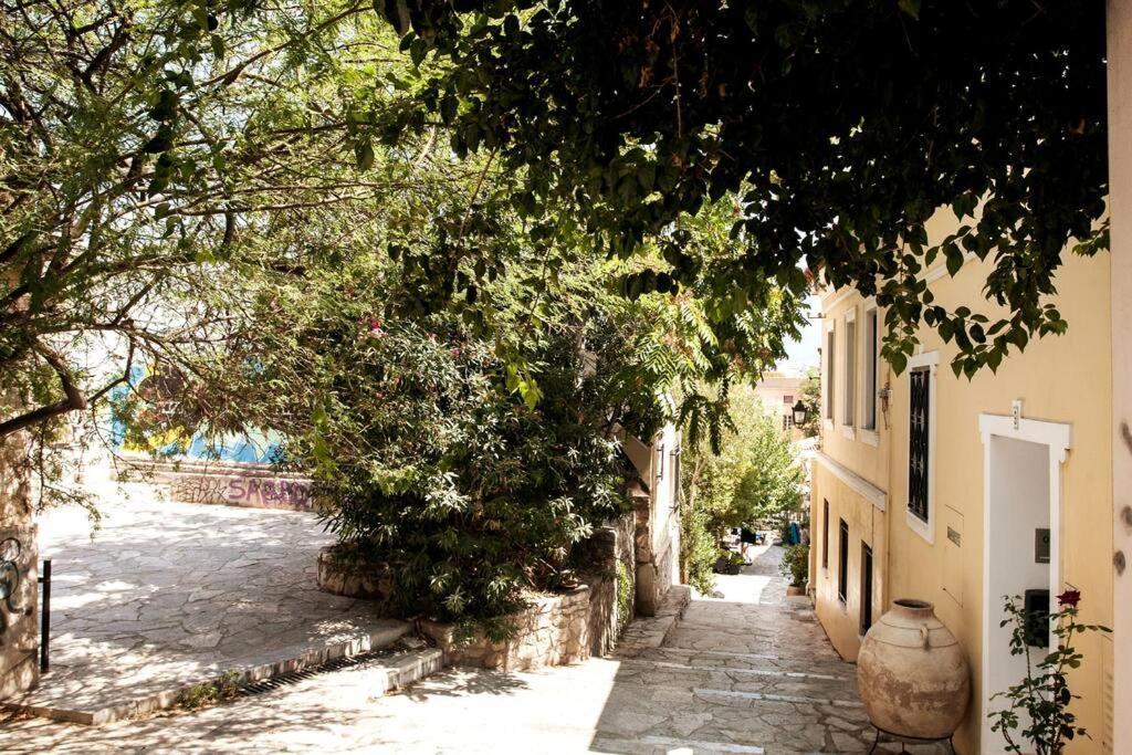 At The Foot Of Acropolis. Vila Atenas Exterior foto