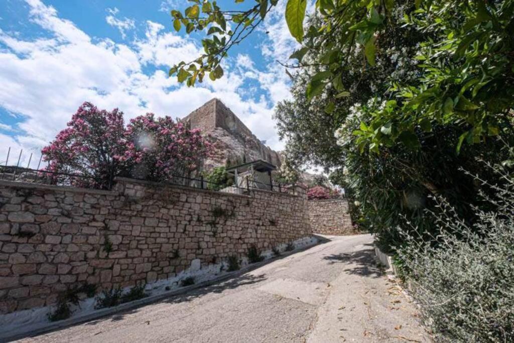 At The Foot Of Acropolis. Vila Atenas Exterior foto