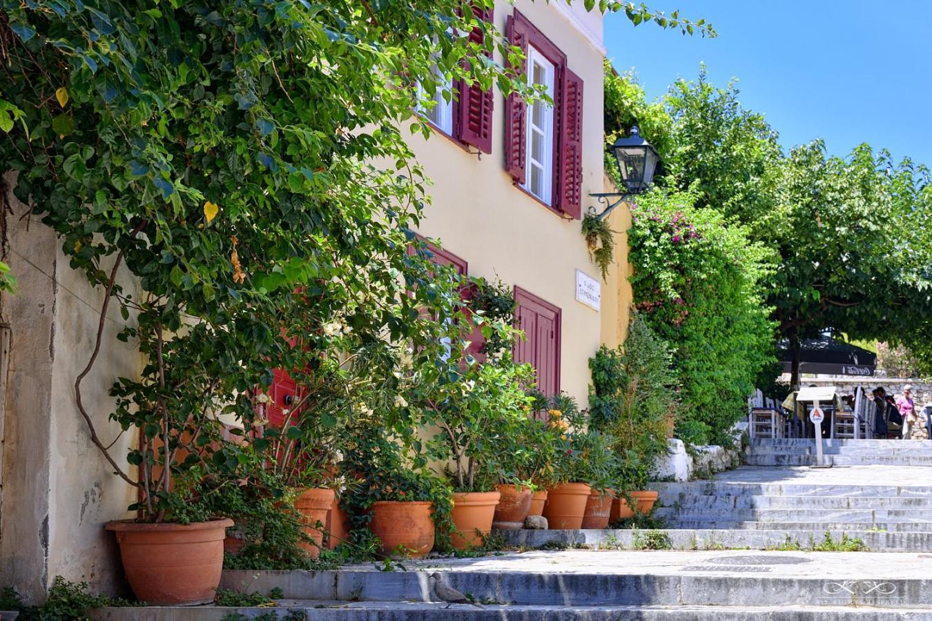 At The Foot Of Acropolis. Vila Atenas Exterior foto