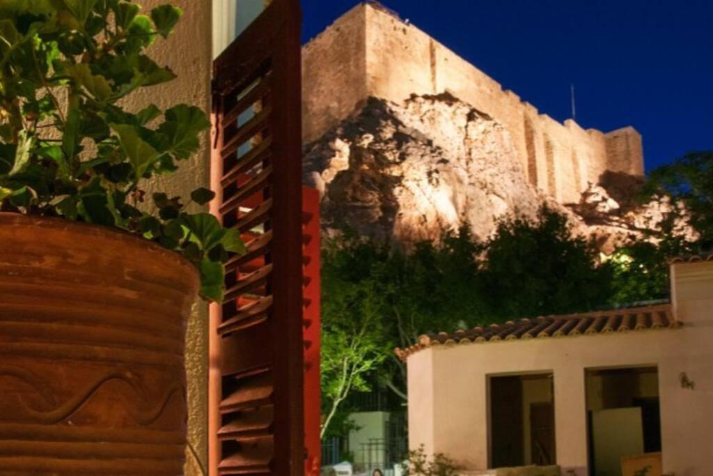 At The Foot Of Acropolis. Vila Atenas Exterior foto