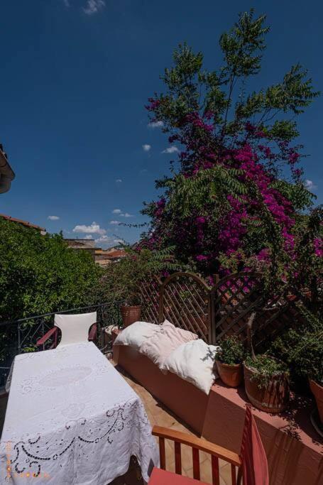 At The Foot Of Acropolis. Vila Atenas Exterior foto