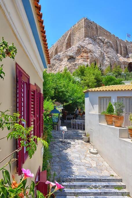 At The Foot Of Acropolis. Vila Atenas Exterior foto