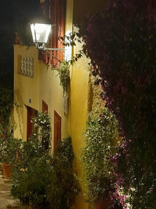 At The Foot Of Acropolis. Vila Atenas Exterior foto