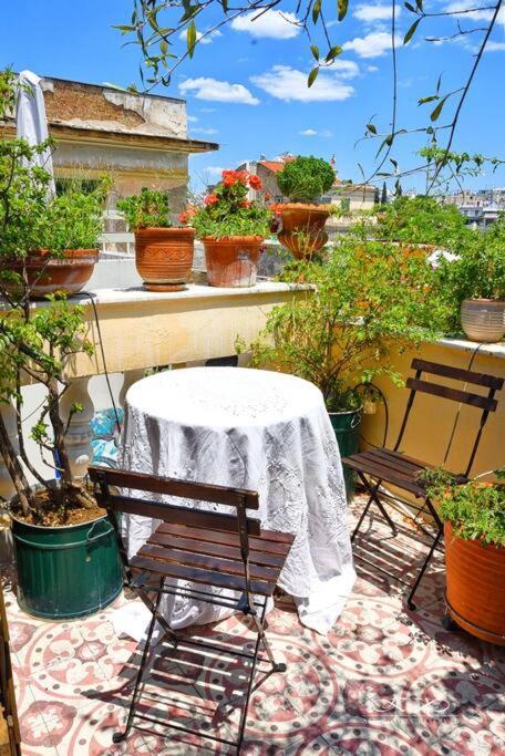 At The Foot Of Acropolis. Vila Atenas Exterior foto