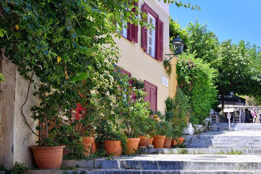 At The Foot Of Acropolis. Vila Atenas Exterior foto